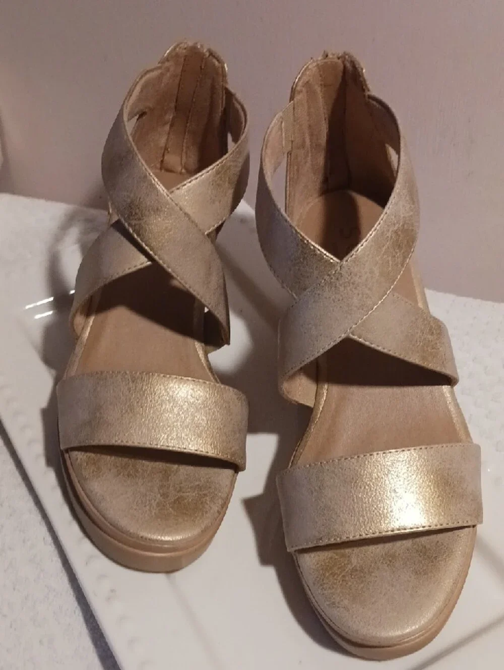 Gorgeous! Naturalizer Soul Metallic Gold Crisscross Wedge Sandals